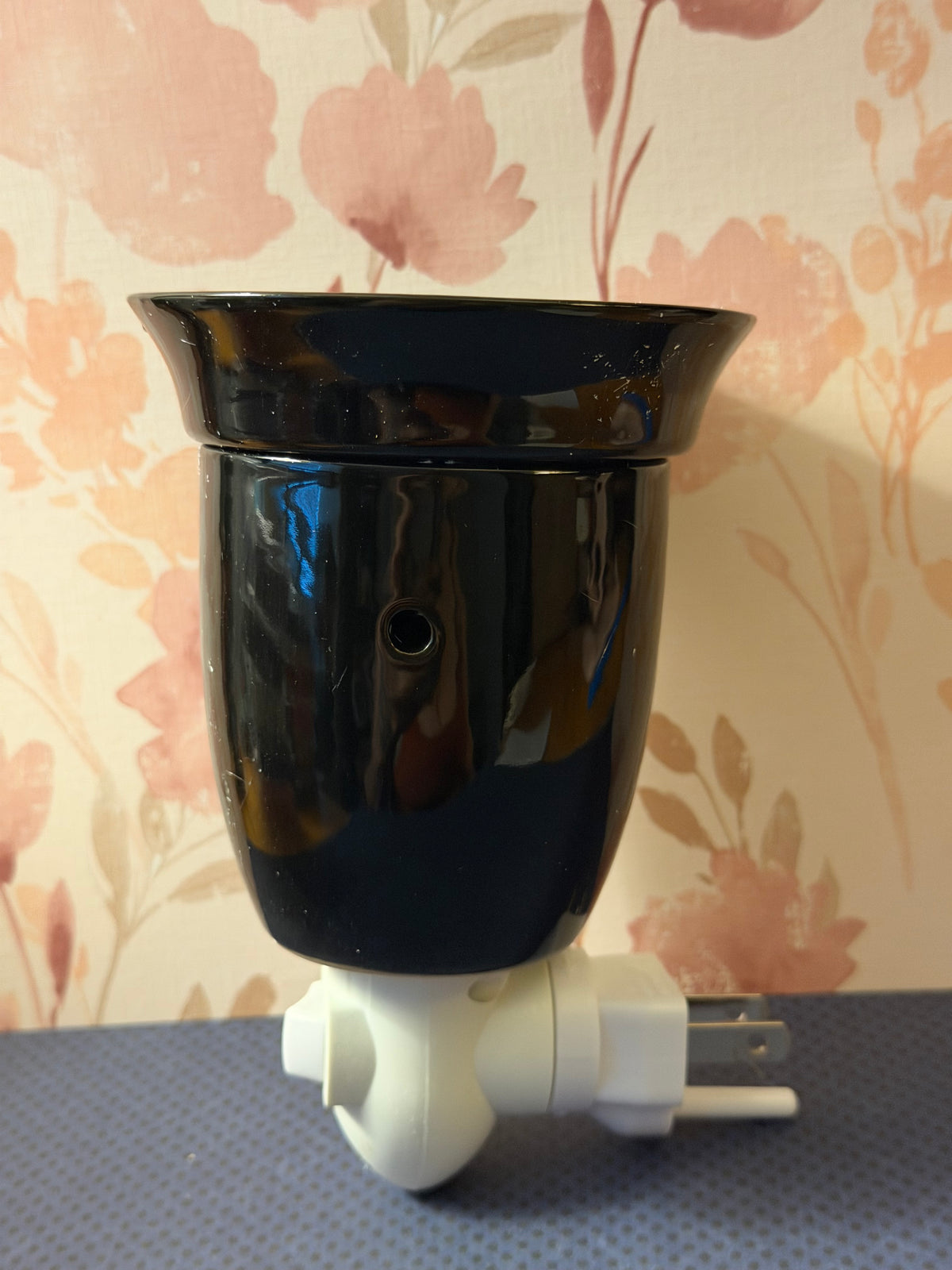 Electric Wall Plug, In Ceramic