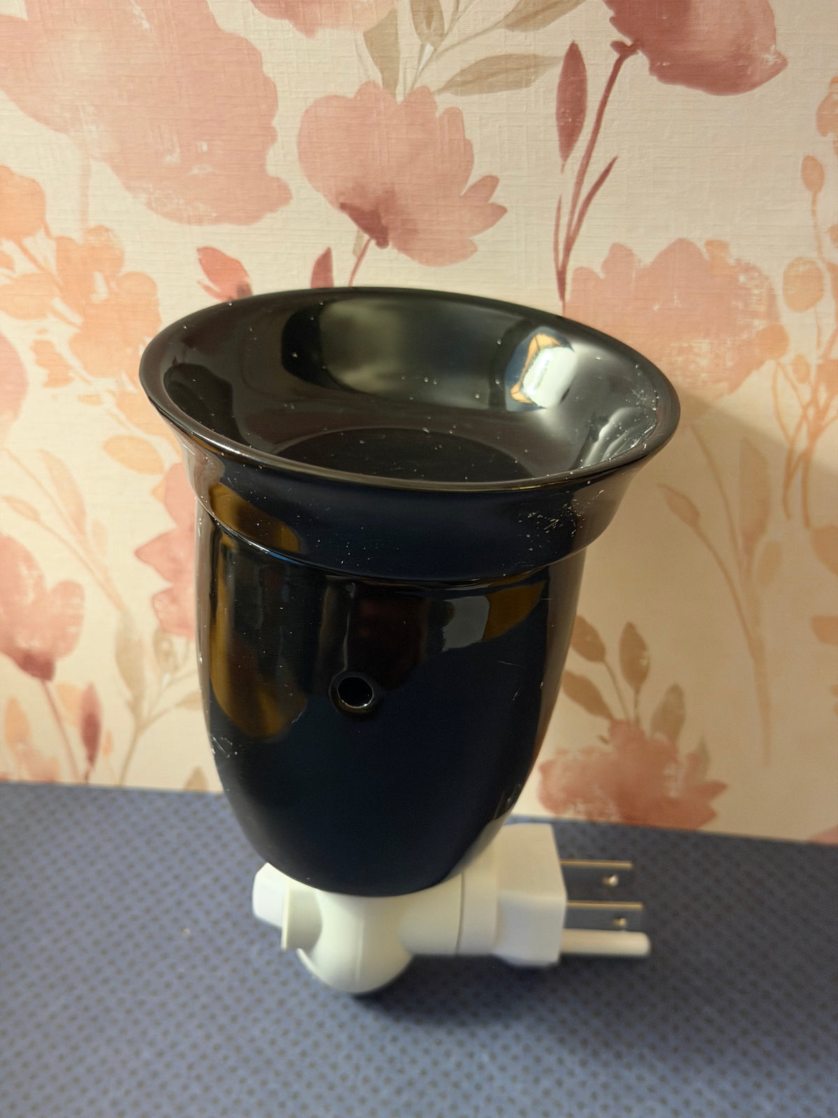 Electric Wall Plug, In Ceramic